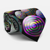 Cercles noirs et cravate colorée (Roulé)