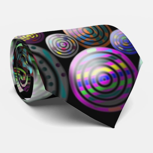 Cercles noirs et cravate colorée (Roulé)