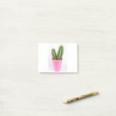 Cereus cactus in een roze pot post-it® notes (Op bureau)