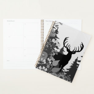 Cerf avec grand rack hors forêt