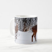 Cerf blanc en hiver Mug de café de neige (Devant gauche)