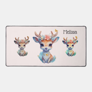Cerf de Bébé mignon avec Antlers et Fleurs