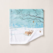 Cerf de chevreuil dans le bois d'hiver couvert de (Gant de toilette)