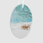 Cerf de chevreuil dans le bois d'hiver couvert de (devant)