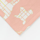 Cerf rustique blanc sur couverture en polaire rose (Coin)