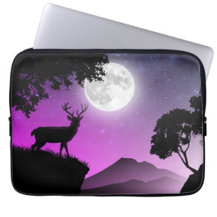 Cerf sous la lune violet laptop sleeve