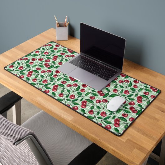 Cerises rouges sur en vichy vert clair (Bureau 2)
