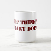 Cessez de penser le début faisant la tasse (Centre)