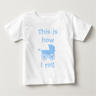 C'est comment je roule le T-shirt de bébé
