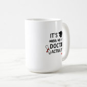 C'est Docteur en fait Graduation Mug (Devant droit)