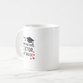 C'est Docteur en fait Graduation Mug (Devant gauche)