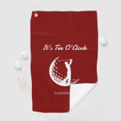 C'est la serviette de golf rouge O'Clock (En situation)