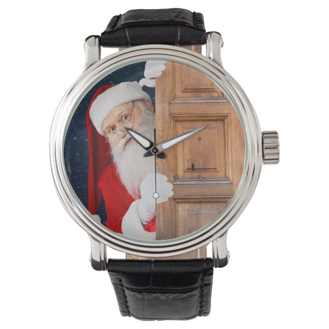 C'est Père Noël ! se cachant derrière une montre e (devant)