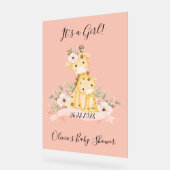 C'est un baby shower rose girafe fleuri (Angle)