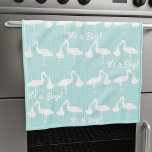 C'est un garçon Baby shower bleu cigogne serviette<br><div class="desc">Une livraison de cigogne juste pour vous d'ajouter votre nom à. Une cigogne bleue et blanche avec un motif pour bébé,  parfait pour les pépinières à thème bleu. Vous pouvez modifier la couleur de l'arrière - plan pour correspondre à votre thème de pépinière scandi</div>