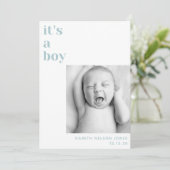 c'est un garçon bébé bleu photo bébé faire-part (Debout devant)