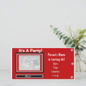 C'est un Modèle d'invitation photo de fête (Debout devant)