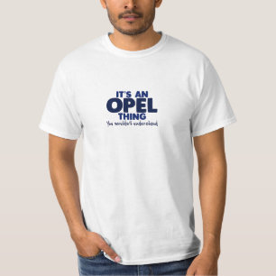 C'est un T-shirt de nom de famille de chose d'Opel