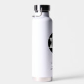 C'est une bouteille d'eau gravée avec le ph fondat (Plage)