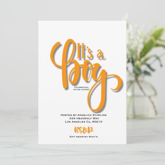 C'est une carte Faire-part orange garçon (Debout devant)