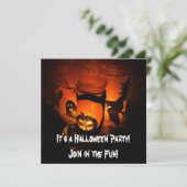 C'est une invitation à la fête d'Halloween (Debout devant)