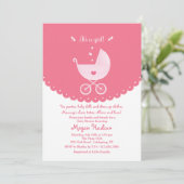 C'est une invitation à un Baby shower de fille (Debout devant)