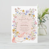 C'est une invitation d'anniversaire de fleur sauva (Debout devant)