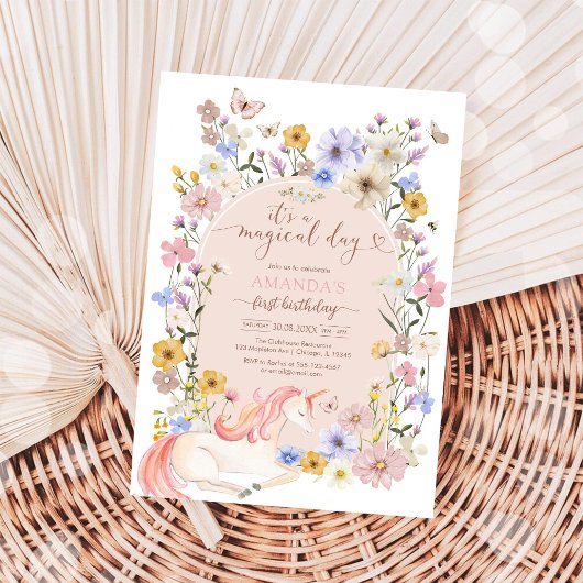 C'est une invitation d'anniversaire de fleur sauva