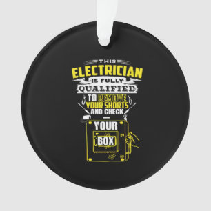 Cet électricien est parfaitement qualifié