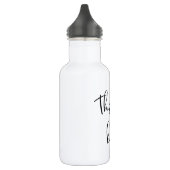 Cette bouteille d'eau pourrait être de la vodka Hu (Gauche)