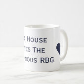 Cette Chambre aime la tasse notoire de RBG (Devant droit)