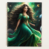 Cette femme frappante a des cheveux foncés et ondu (Devant)