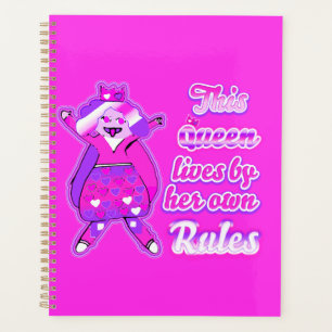 Cette reine ne suit jamais les règles rose
