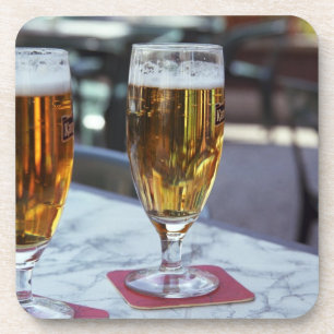 Chablis; twee koele biertjes bij 42 graden op een drankjes onderzetter