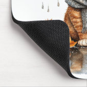 Chagrijnige oranje kat in regen muismat (Hoek)