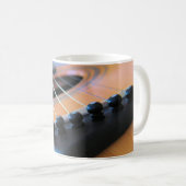 Chaînes de guitare - Garder la musique jouer Mug (Devant droit)