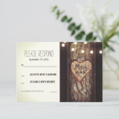 Chaînes de lumière Carved Coeur mariage RSVP Carte (Debout devant)