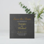 Chalkboard bewaart de datum van het huwelijk hands save the date (Staand voorkant)