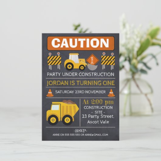 Chalkboard Construction Anniversaire Invitation (Debout devant)