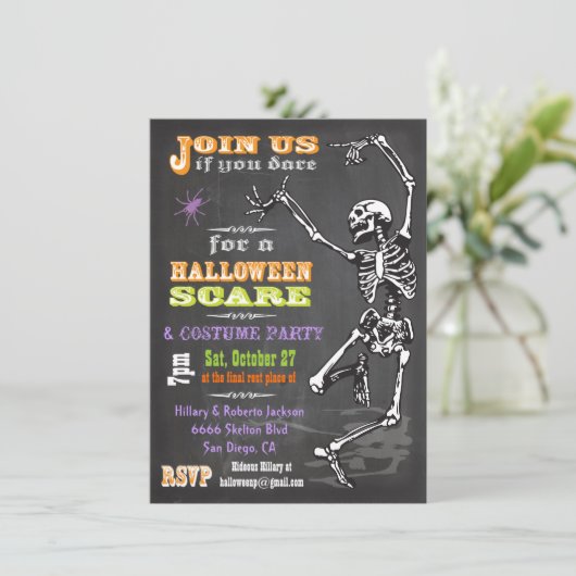 Chalkboard Dancing Skeleton Halloween Invitation (Debout devant)