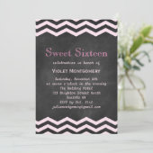Chalkboard en Chevrons Sweet Sixteen-uitnodiging Kaart (Staand voorkant)
