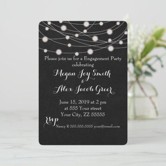 Chalkboard en String Lights Engagement Party Kaart (Staand voorkant)
