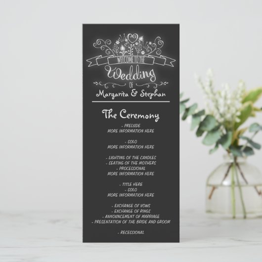 chalkboard fleurit des programmes de mariage écrit (Debout devant)