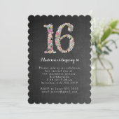 Chalkboard Floral Sweet 16 Invitation de fête d'an (Debout devant)