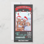 Chalkboard Holiday Carte photo<br><div class="desc">Cool et moderne Chalkboard Happy Holidays carte photo avec des polices graphiques amusantes,  des bannières et des ornements décoratifs suspendus contre un tableau noir ou un arrière - plan Chalkboard. Illustration tirée à la main par McBooboo.</div>