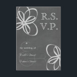 Chalkboard Inspiré Floral Moderne Mariage RSVP<br><div class="desc">Un RSVP de mariage moderne avec des fleurs aux coins supérieur gauche et inférieur droit sur un tableau de marchettes inspiré arrière - plan devant.</div>