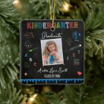 Chalkboard Kindergarten Graduation Ornement<br><div class="desc">Célébrez le jalon de votre enfant grâce à l'Ornement personnalisé de finition de jardin d'enfants Chalkboard. Ce charmant ornement est décoré d'un joli tableau de bord, parfait pour commémorer leur réalisation spéciale. Personnalisable avec le nom de votre enfant et son année de graduation, il ajoute une touche personnelle à votre...</div>