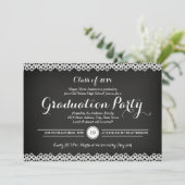 Chalkboard & Lace Graduation Party Uitnodiging (Staand voorkant)