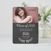 Chalkboard Laurel Leaf Faire-part de graduation (Debout devant)