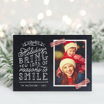 Chalkboard Letters Carte photo de vacances<br><div class="desc">Cartes photos de Noël imprimées sur mesure et abordables avec des modèles simples pour la personnalisation. Ce design amusant présente une jolie typographie de style lettré à la main sur un faux arrière - plan de tableau noir avec ruban lavi rayé rouge autour de votre photo. Le texte dit :...</div>